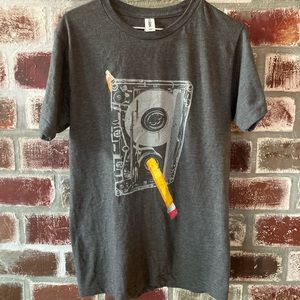 Design By Humans T-shirt Men's sz S